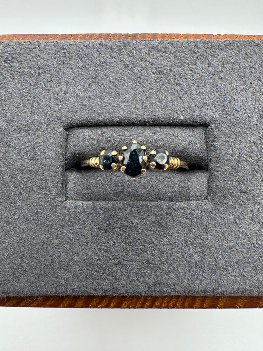 9ct gold sapphire ring