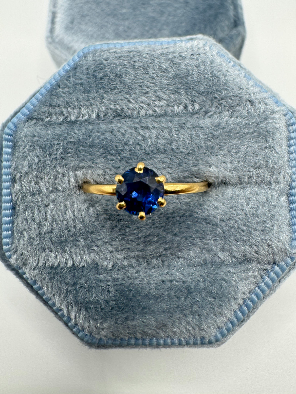 9ct gold sapphire ring