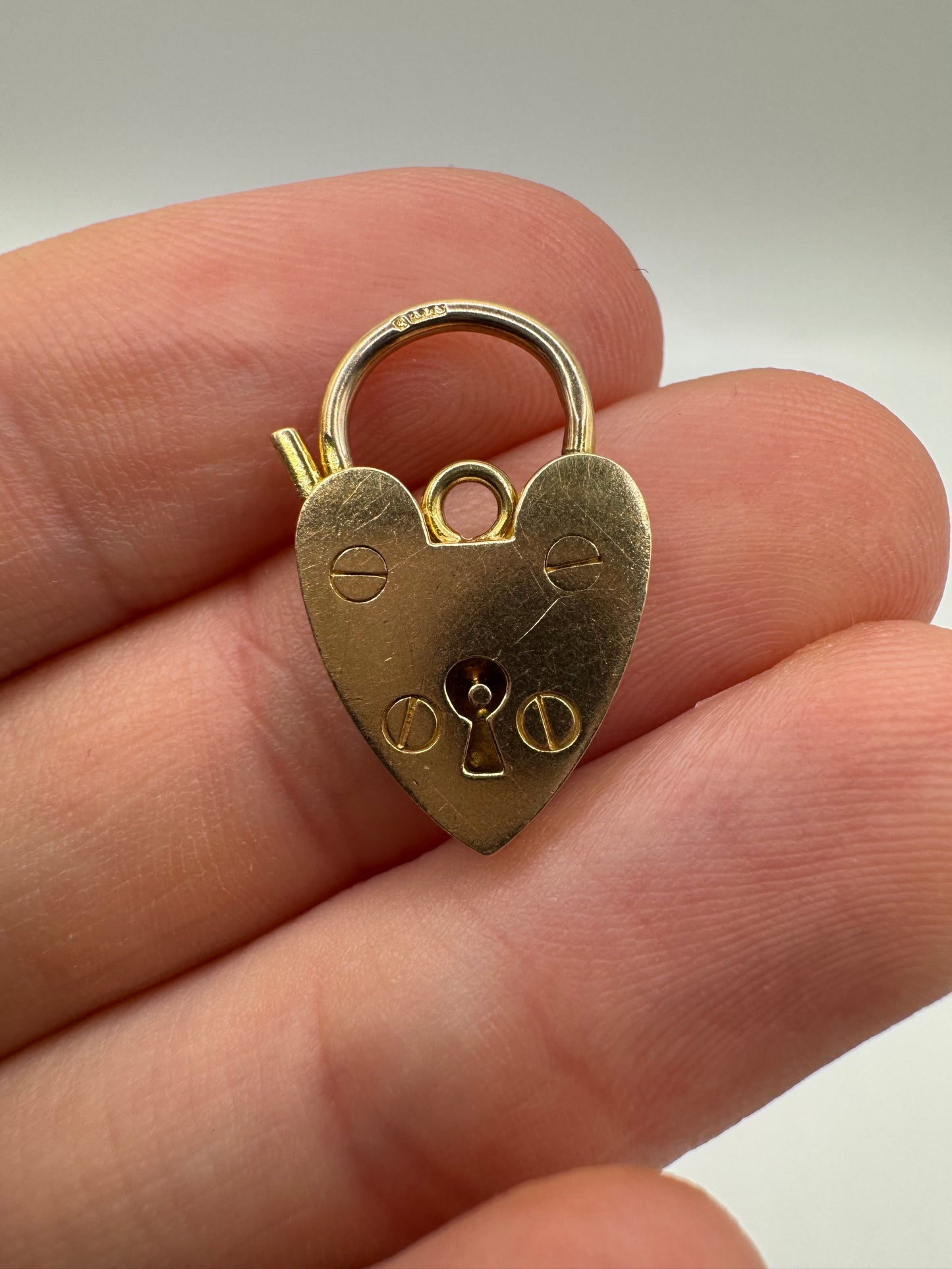 9ct gold padlock 13