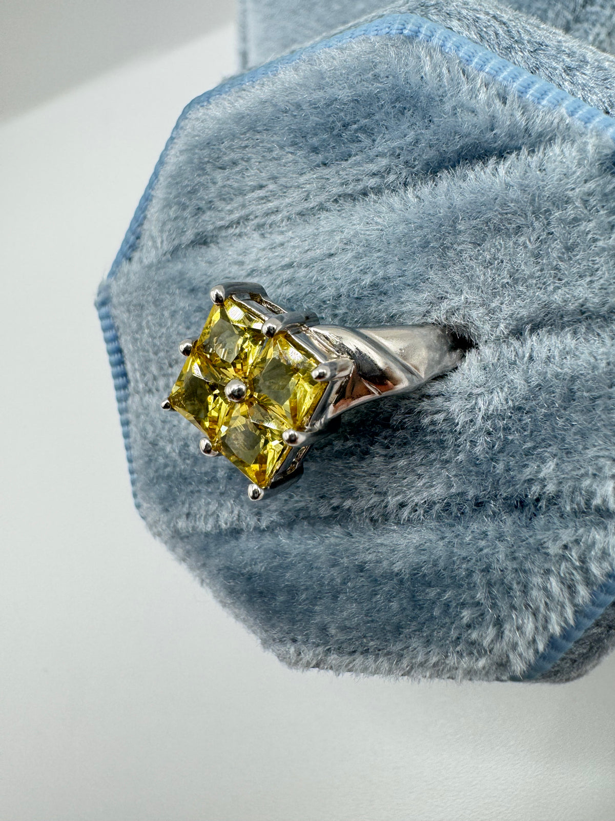 9ct white gold beryl cluster ring