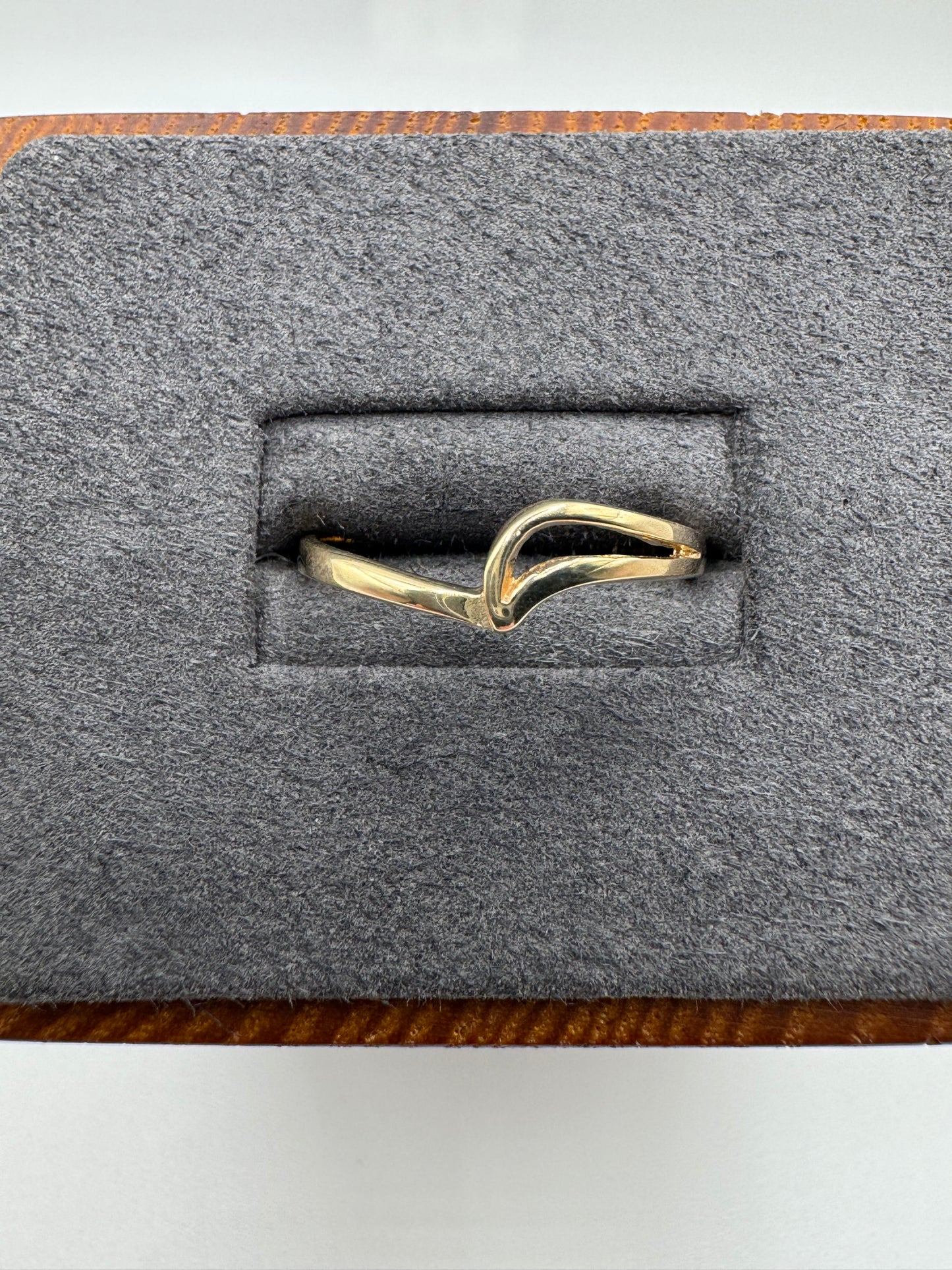 9ct gold wishbone ring