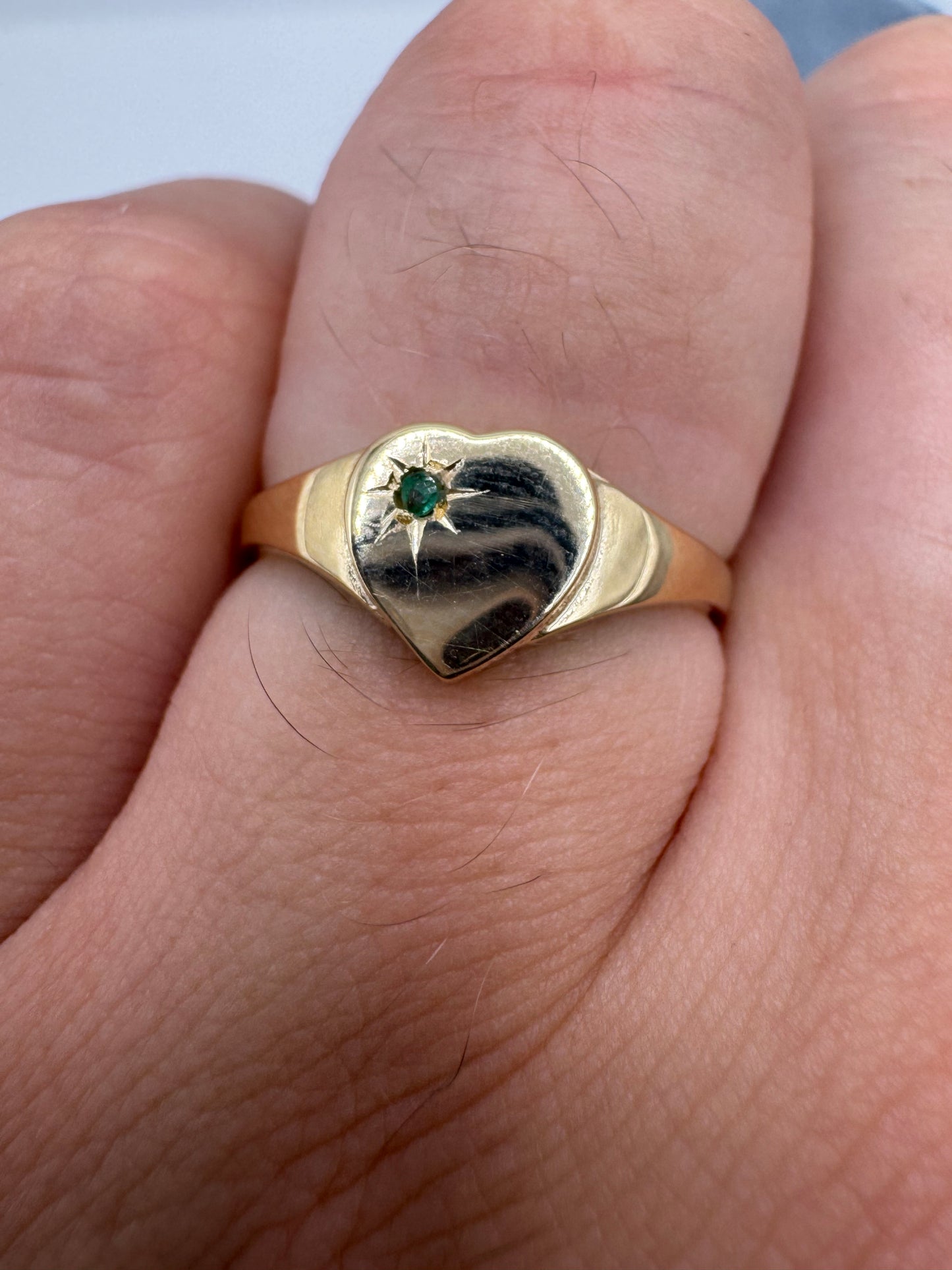 9ct gold emerald heart signet ring