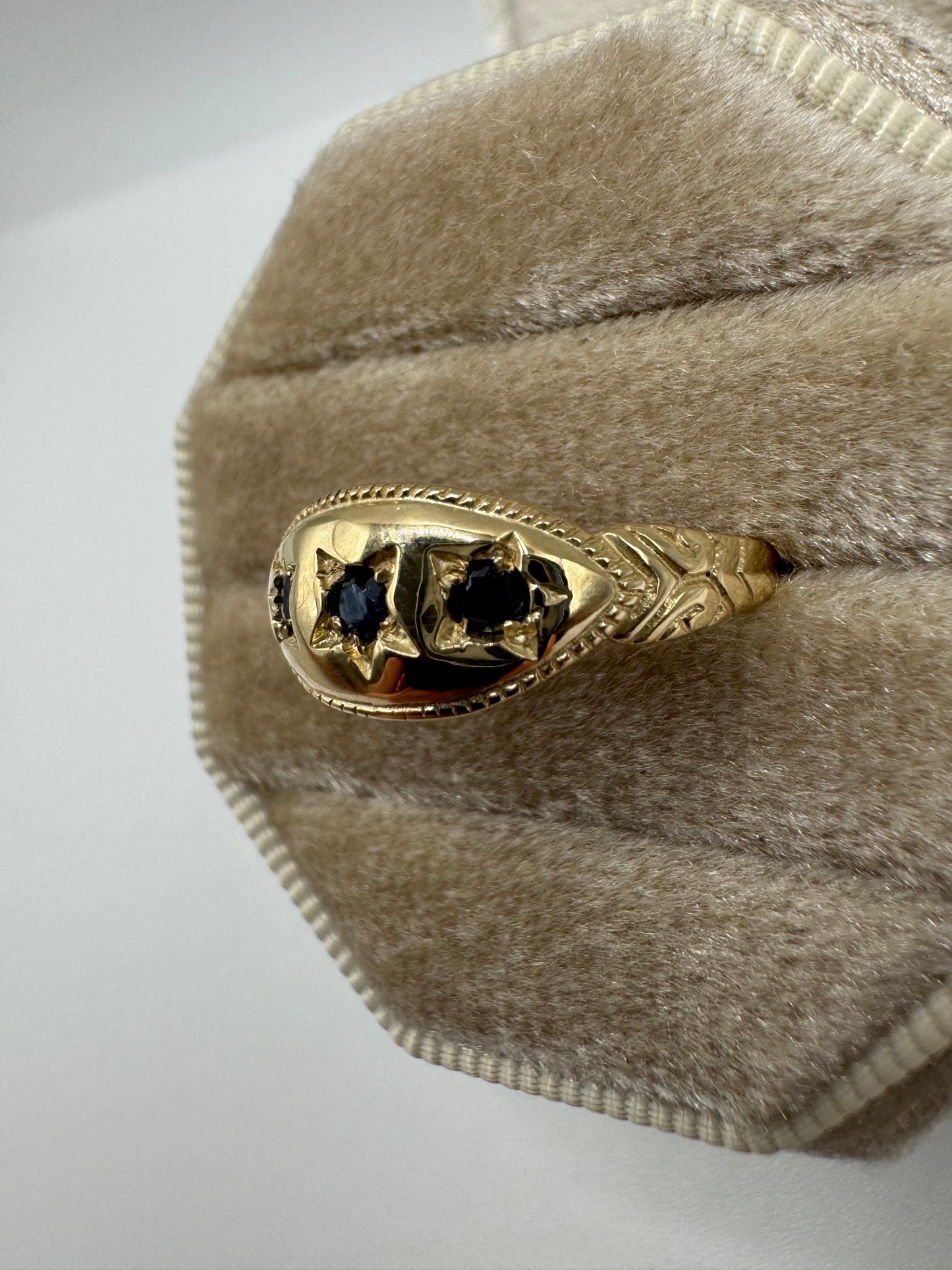 9ct gold sapphire gypsy ring