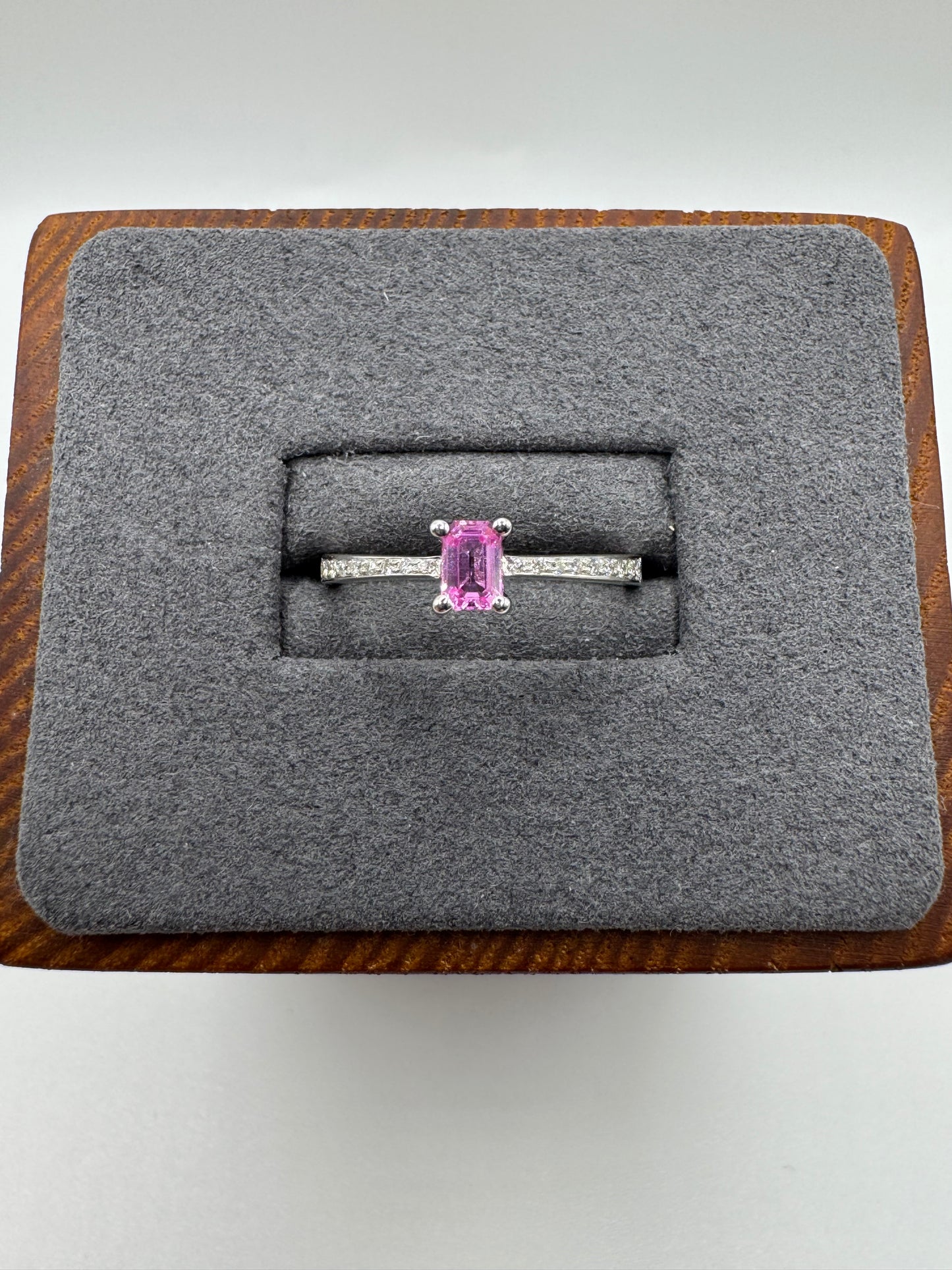 18ct white gold pink sapphire and diamond ring