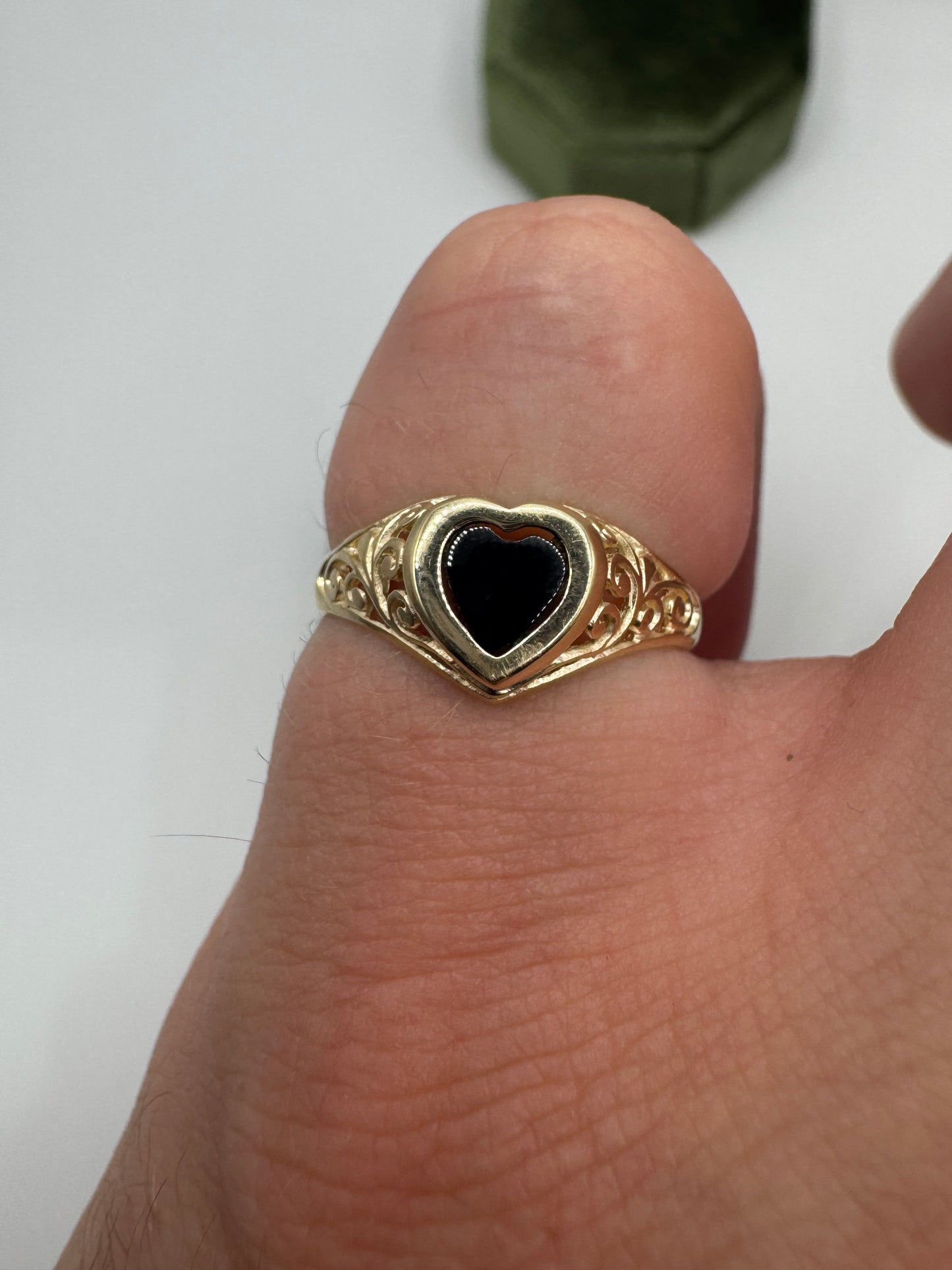 9ct gold onyx heart signet ring