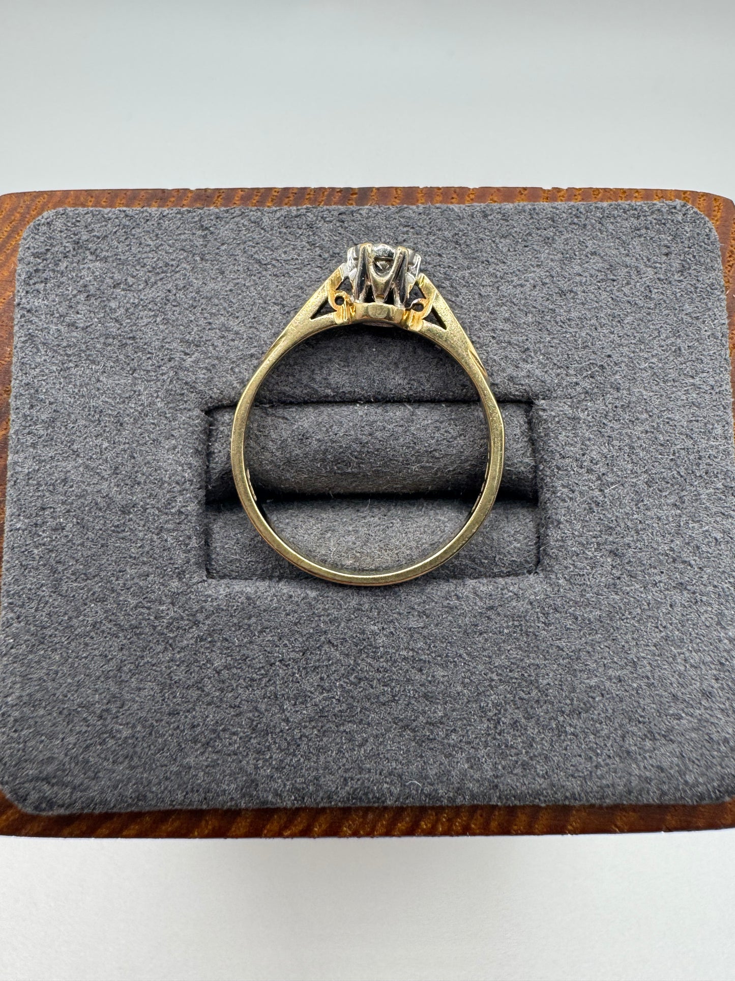 9ct gold diamond ring