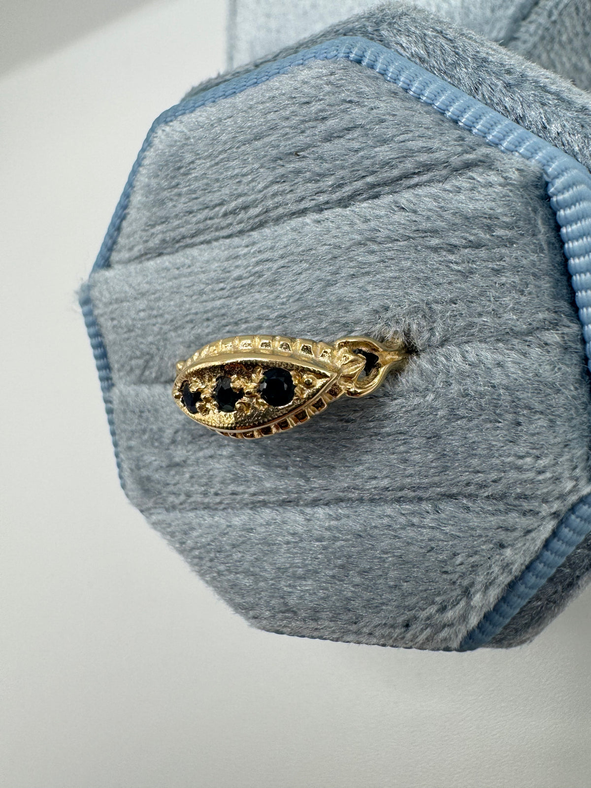 9ct gold sapphire gypsy ring