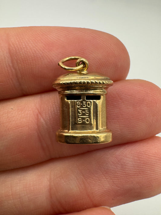 9ct gold postbox charm