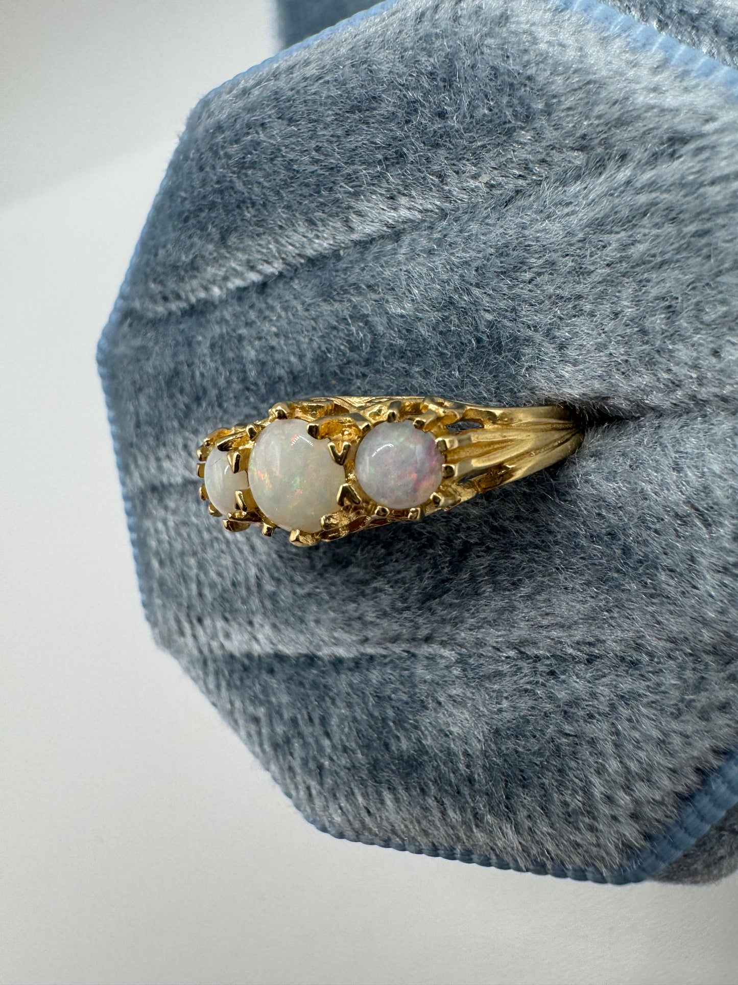 9ct gold opal ring
