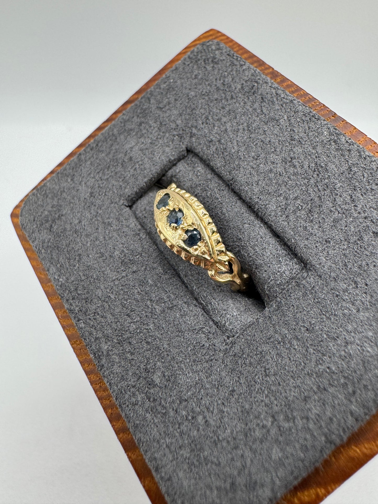 9ct gold sapphire gypsy ring