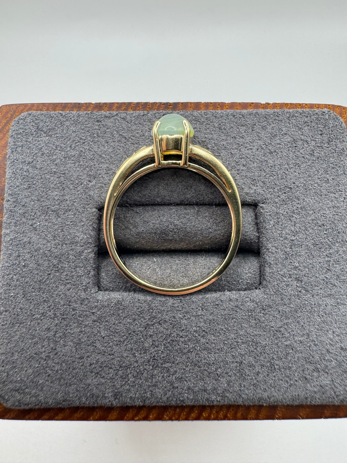 9ct gold chalcedony ring