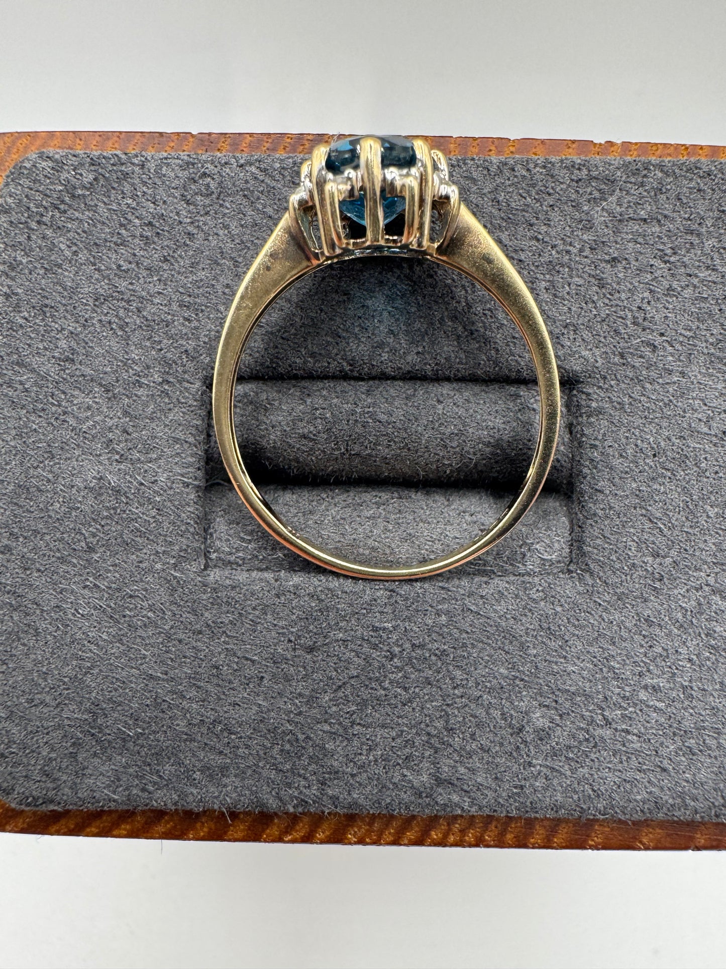 9ct gold topaz and diamond ring