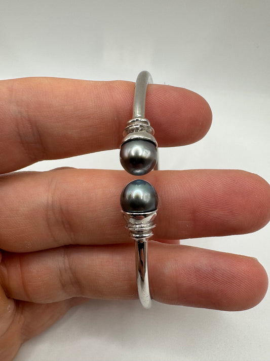 Silver faux pearl bangle