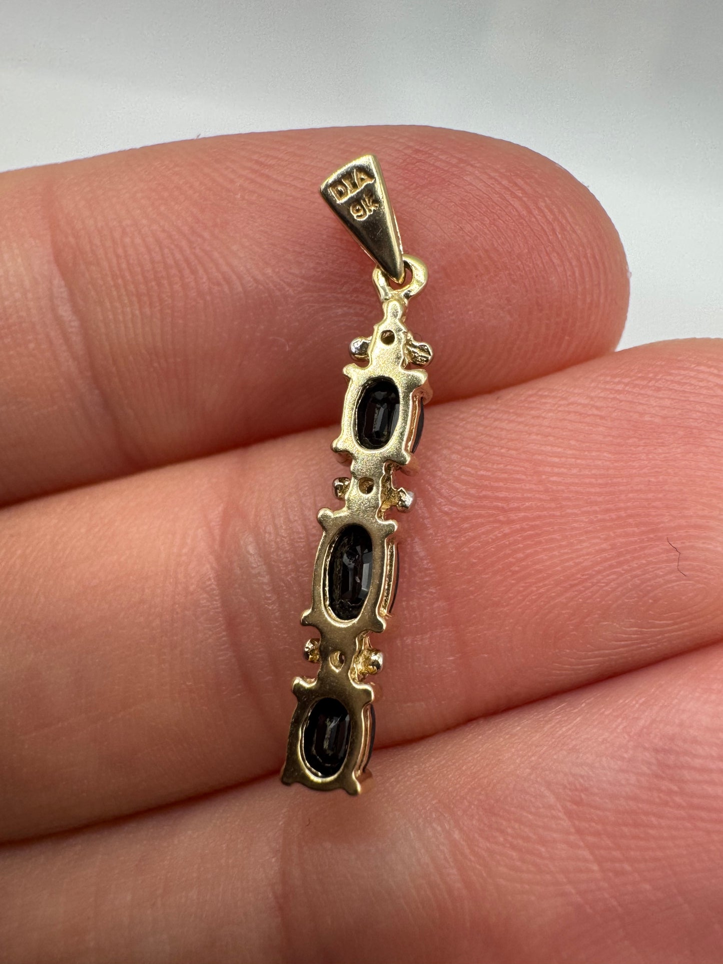 9ct gold sapphire and diamond pendant
