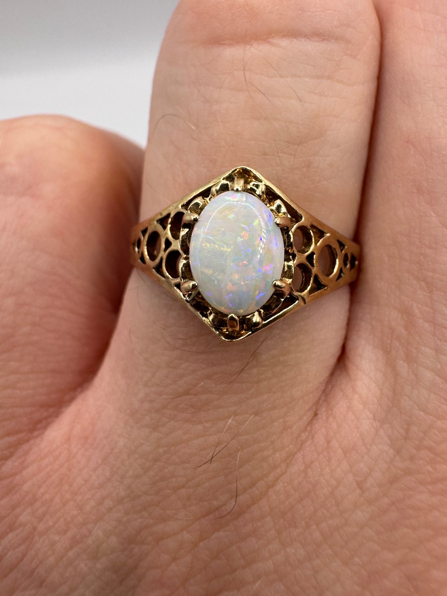 9ct gold opal ring