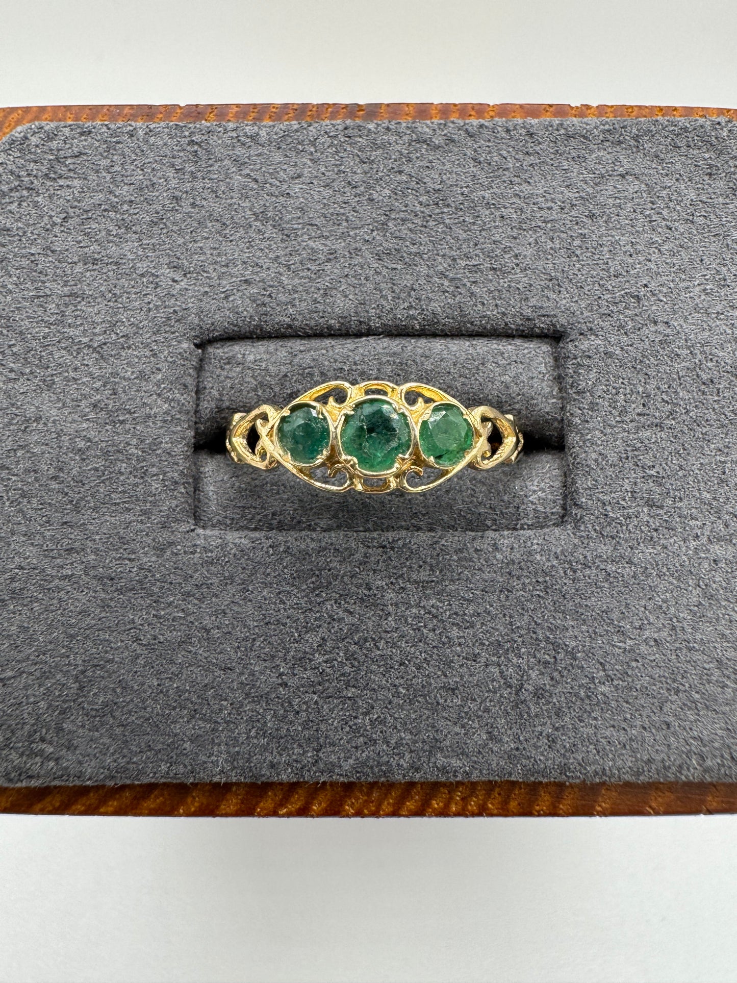 9ct gold emerald ring