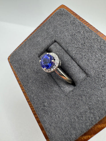 9ct white gold tanzanite and diamond ring