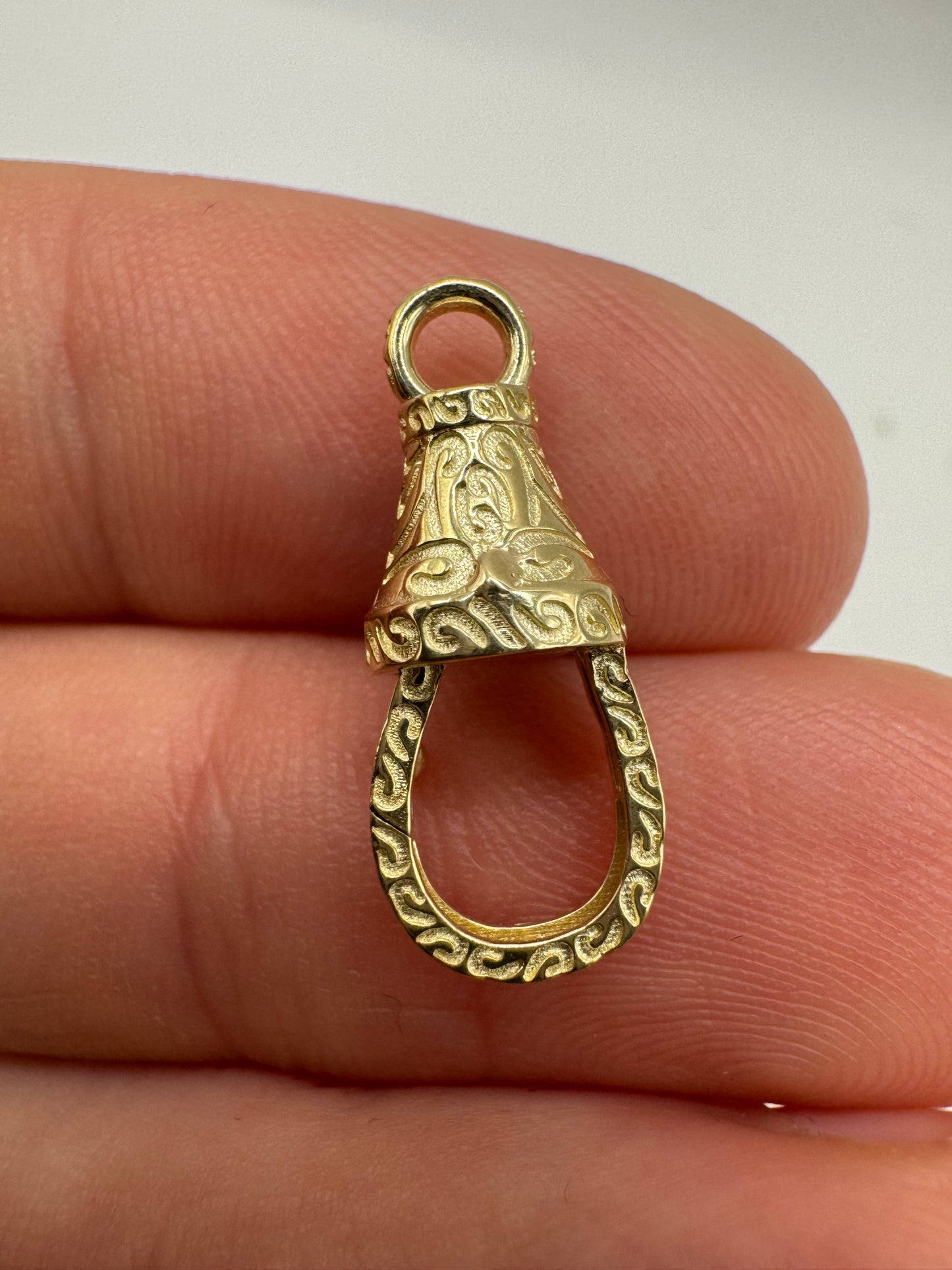 9ct gold 20mm engraved clasp
