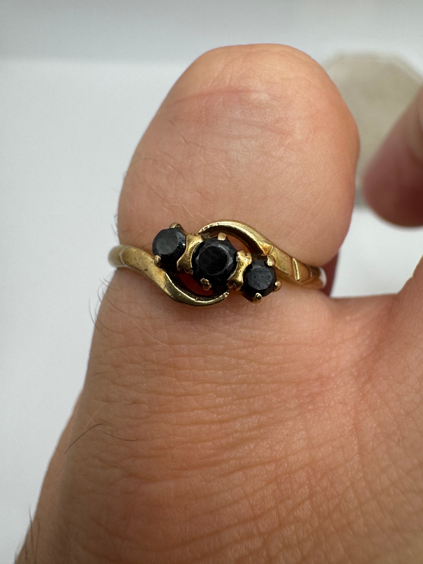 9ct gold sapphire ring