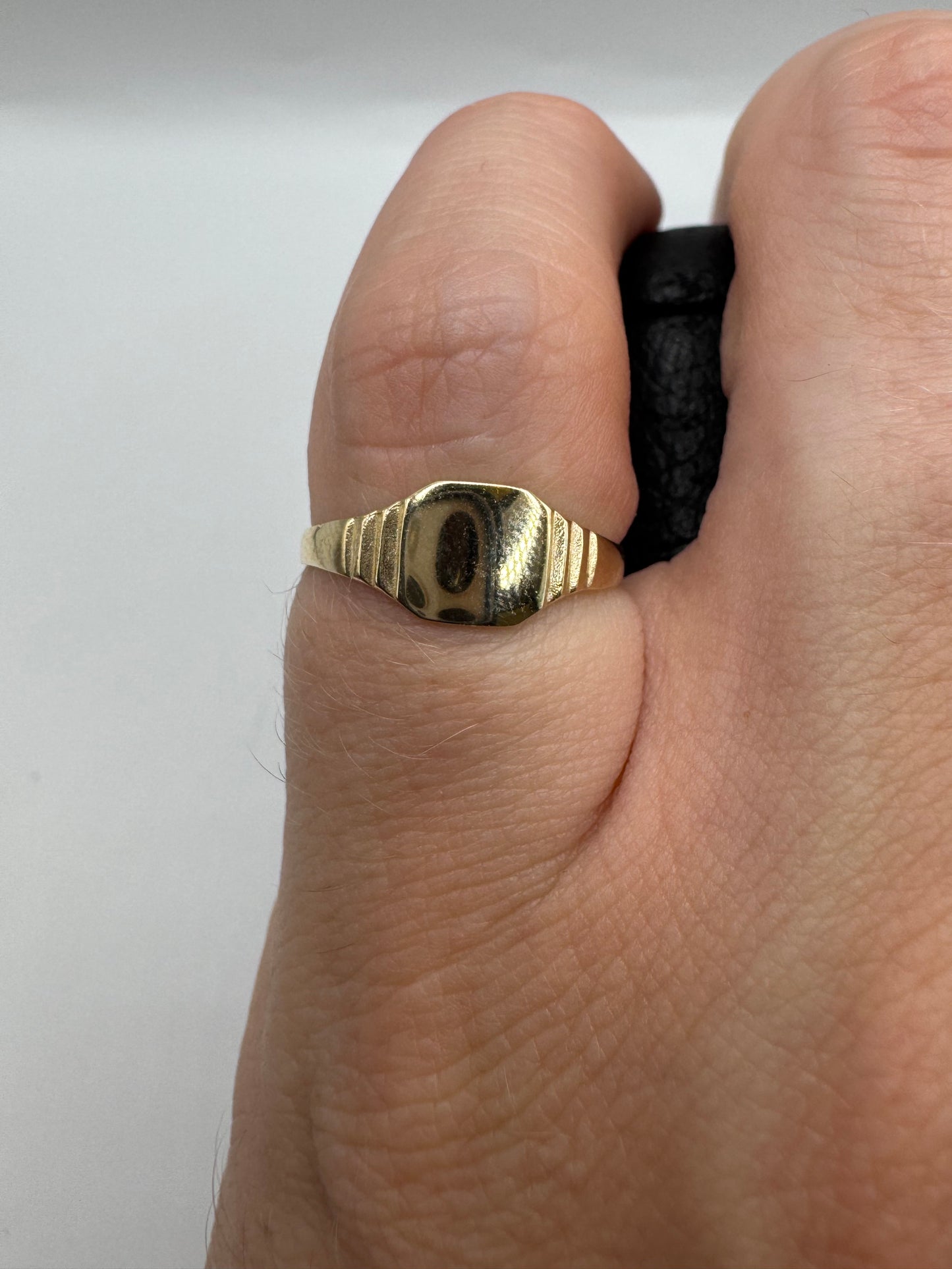 9ct gold signet ring