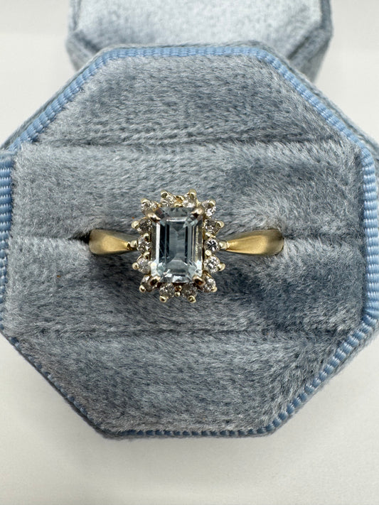 9ct gold aquamarine and diamond ring