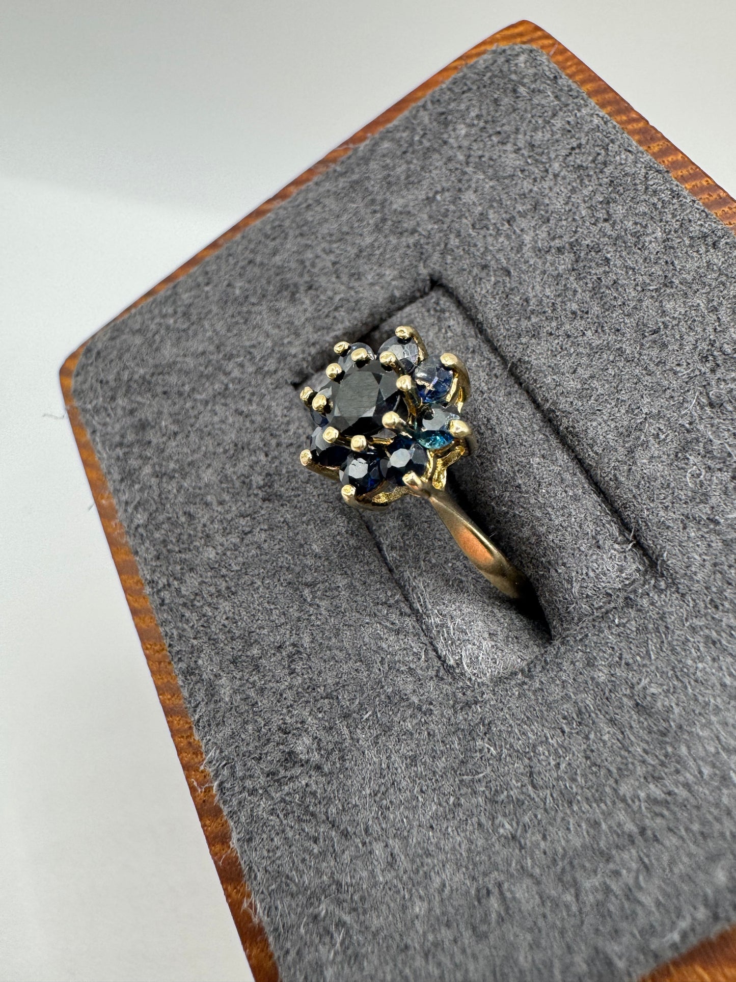 9ct gold sapphire cluster ring
