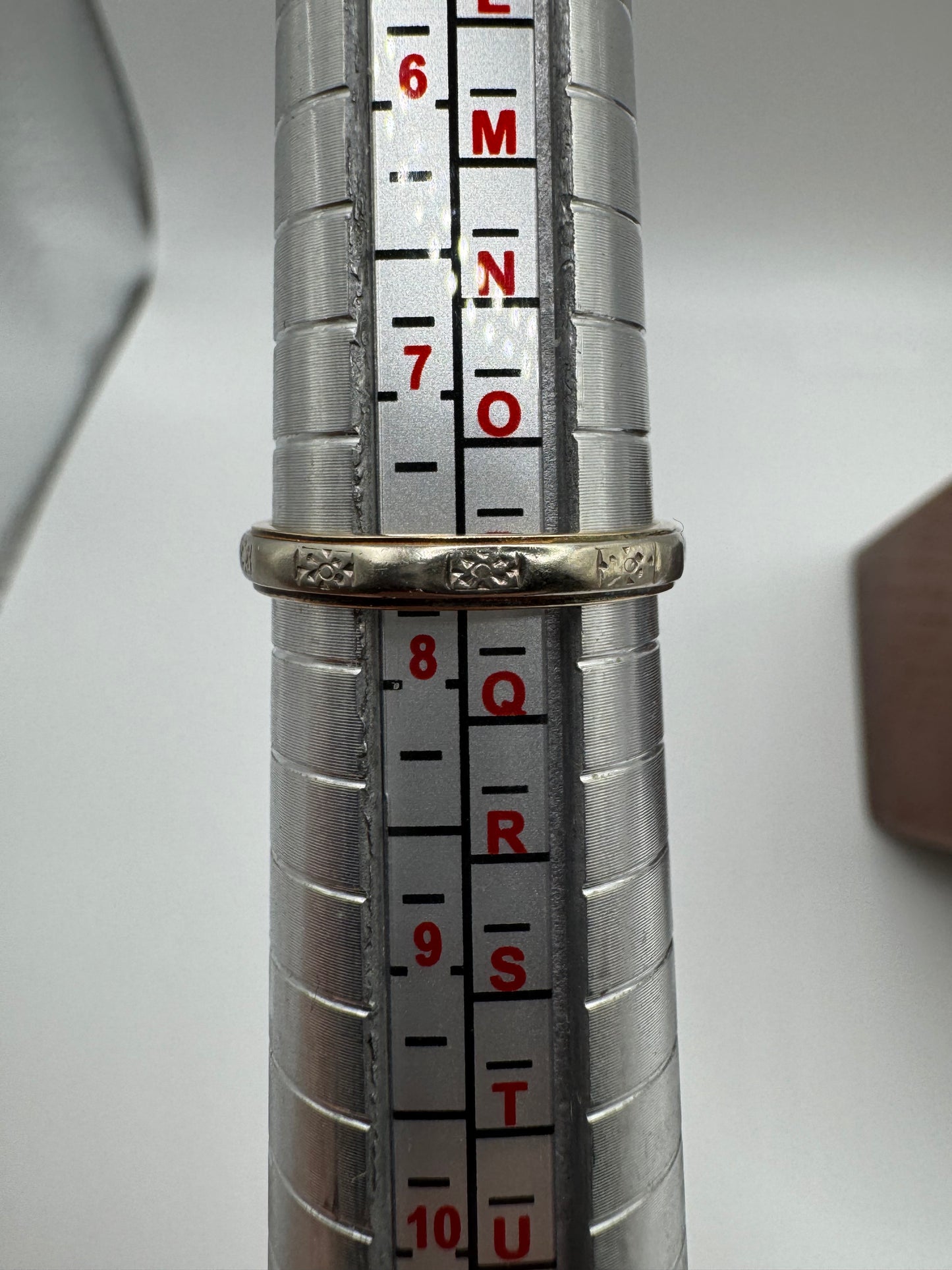 9ct two tone gold engraved band