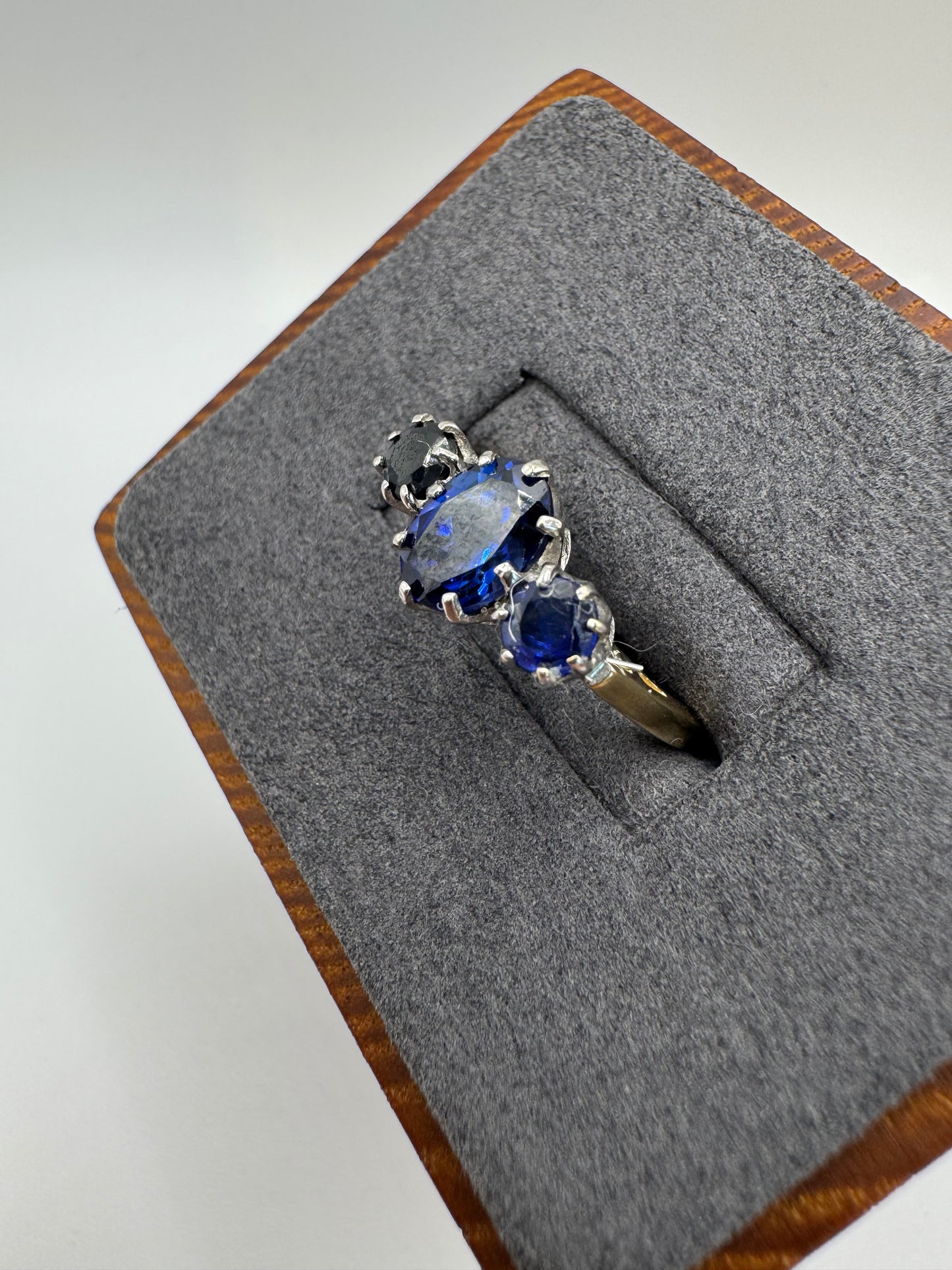 9ct gold kyanite ring