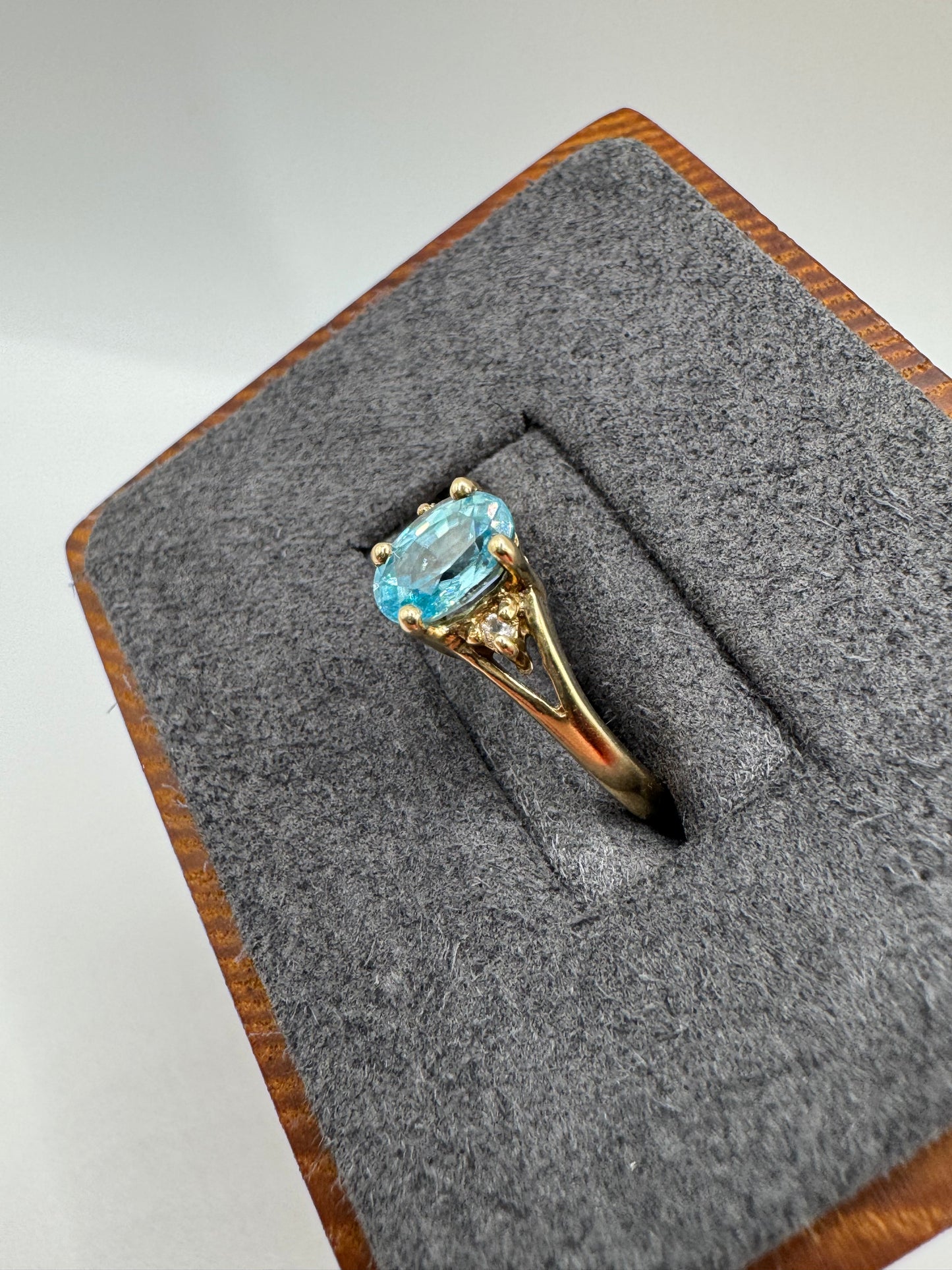 9ct gold topaz and zircon ring