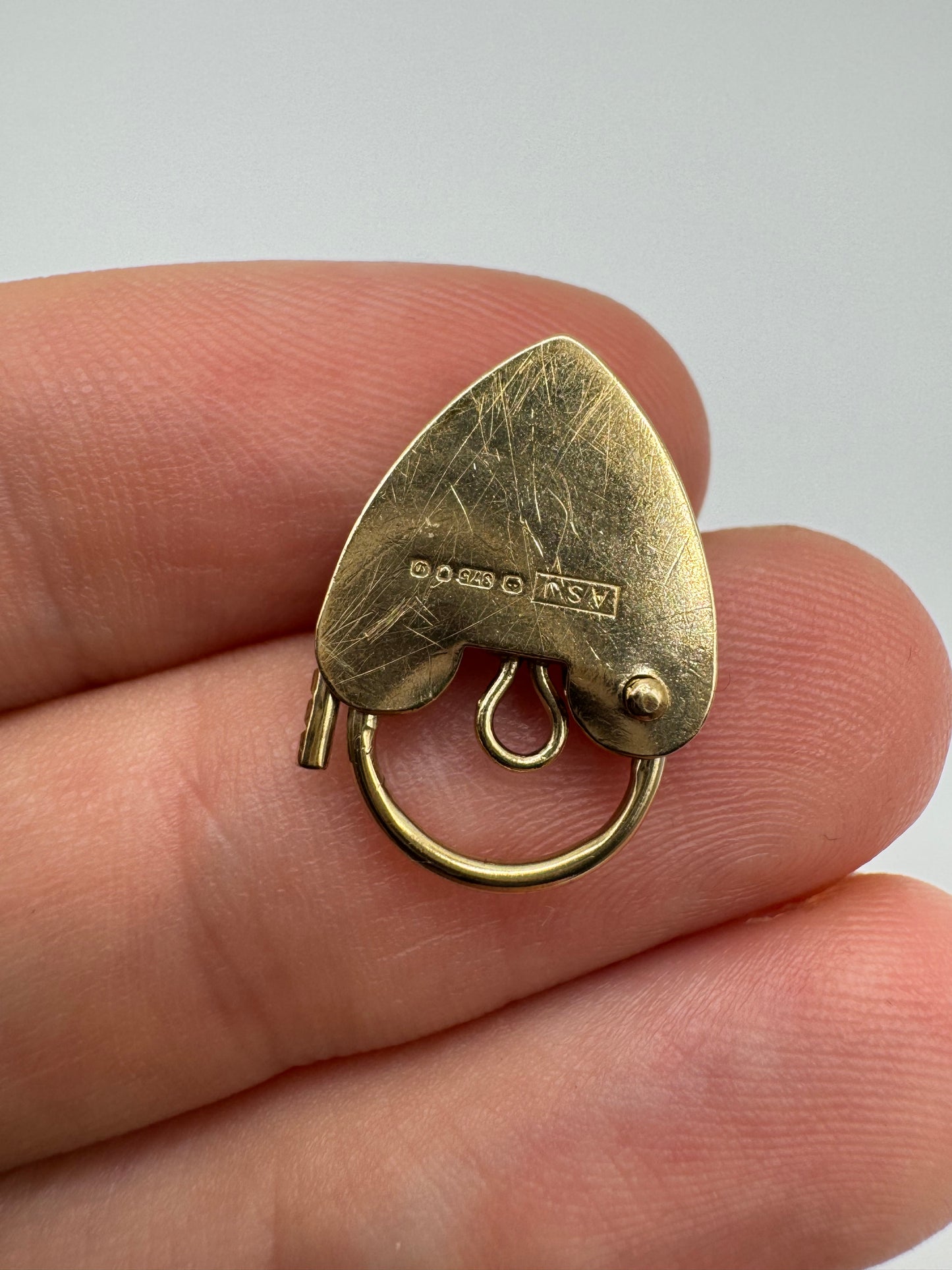 9ct gold padlock 48