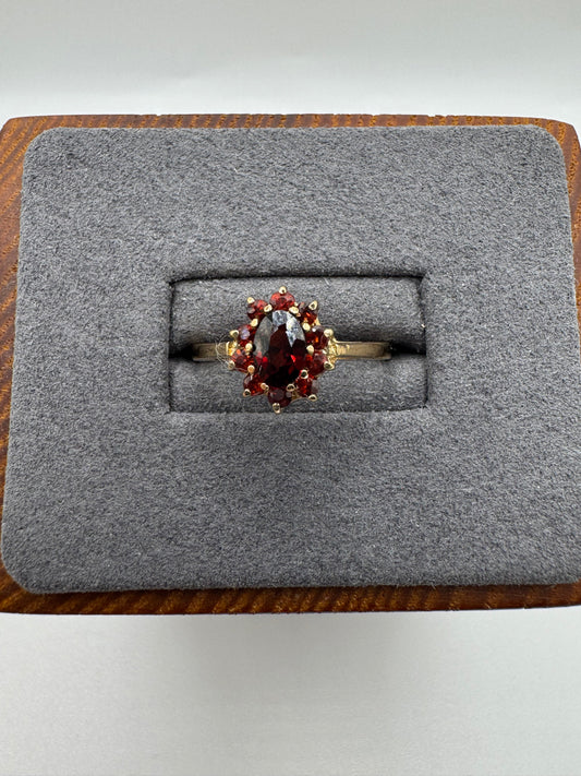 9ct gold garnet cluster ring
