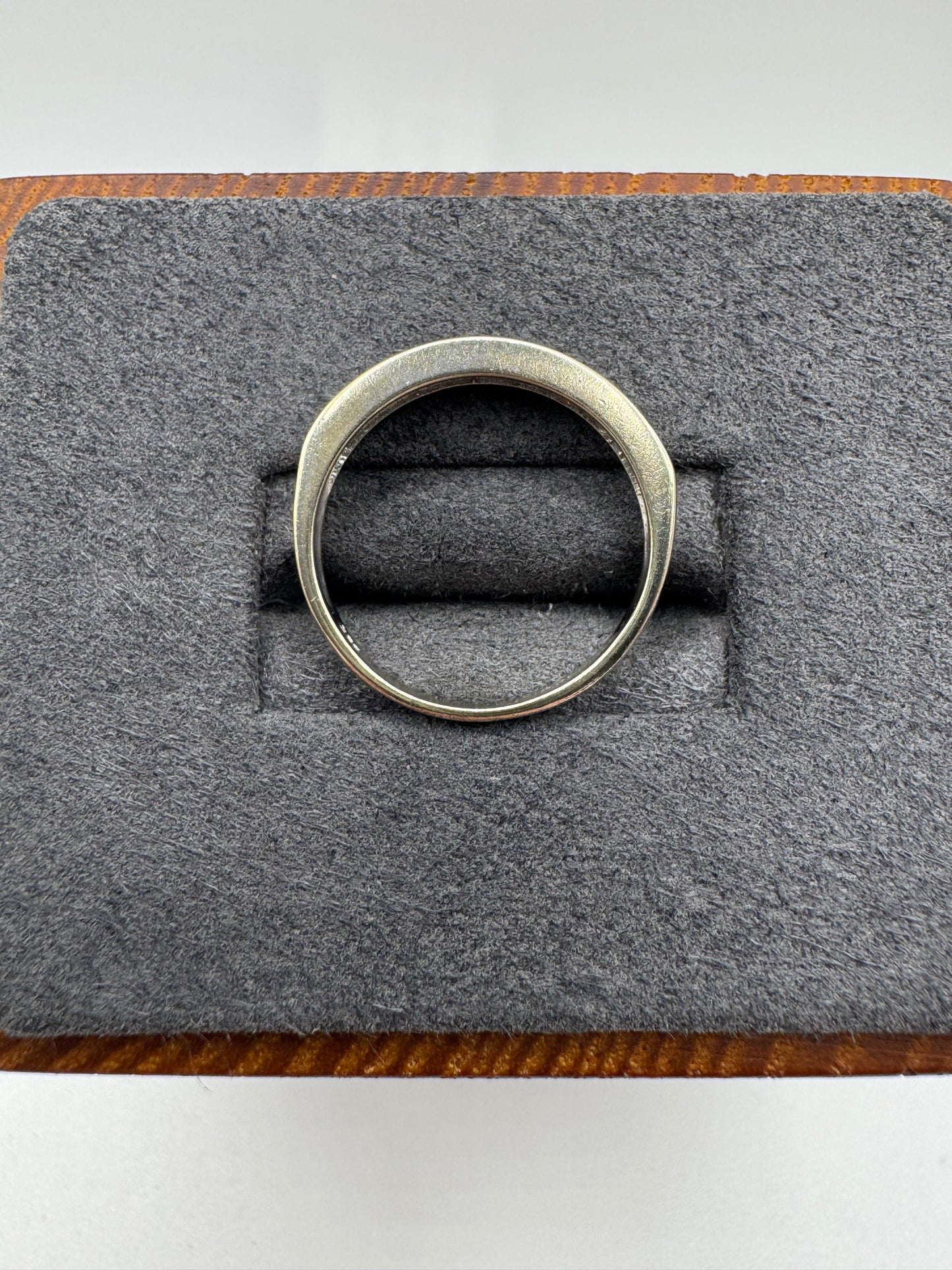 9ct gold diamond ring