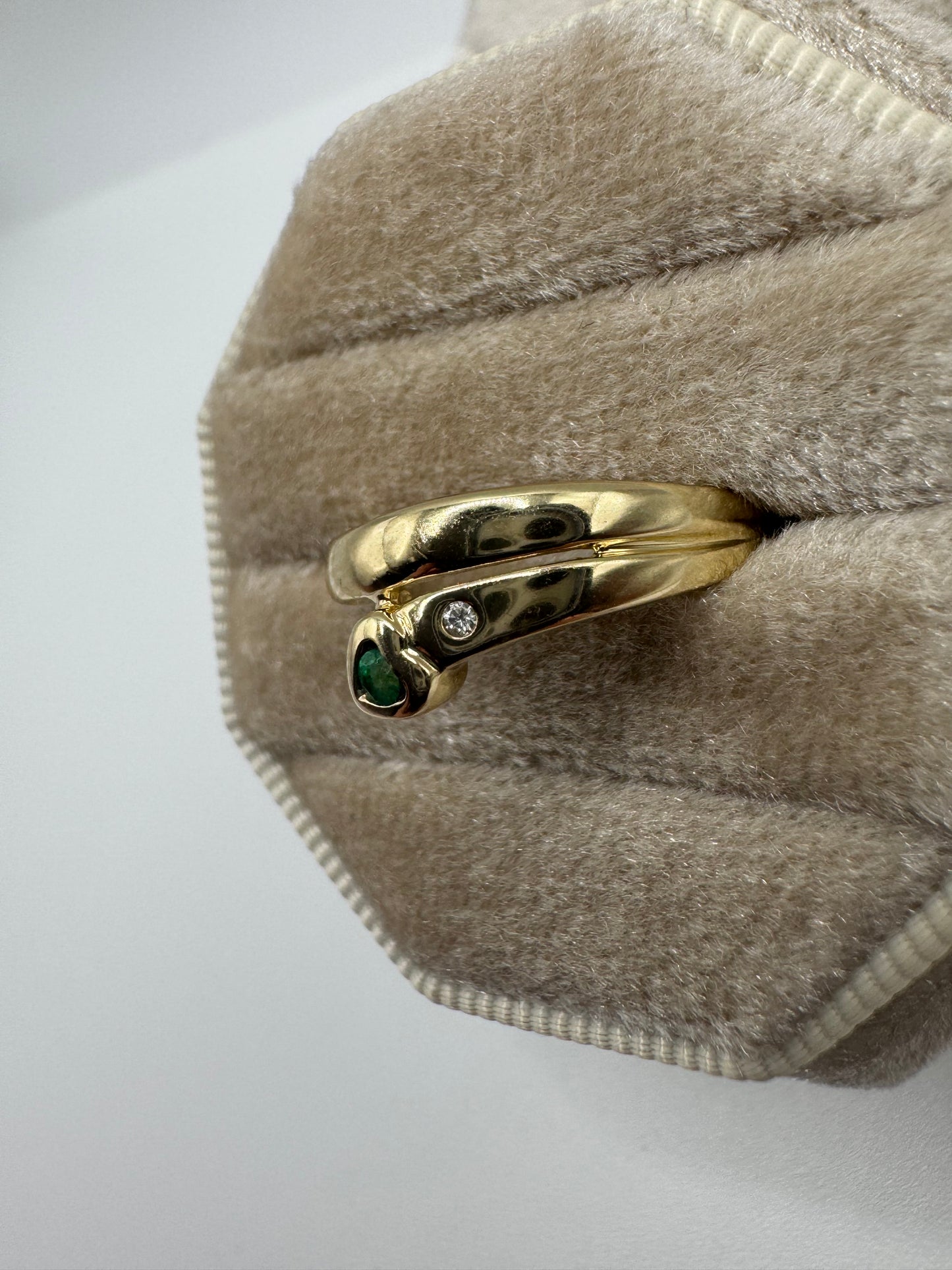 14ct gold emerald and diamond heart ring