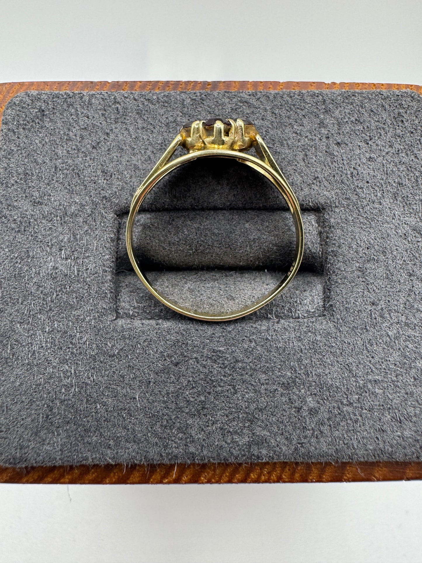 9ct gold garnet cluster ring