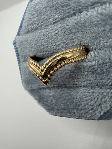 9ct gold wishbone ring