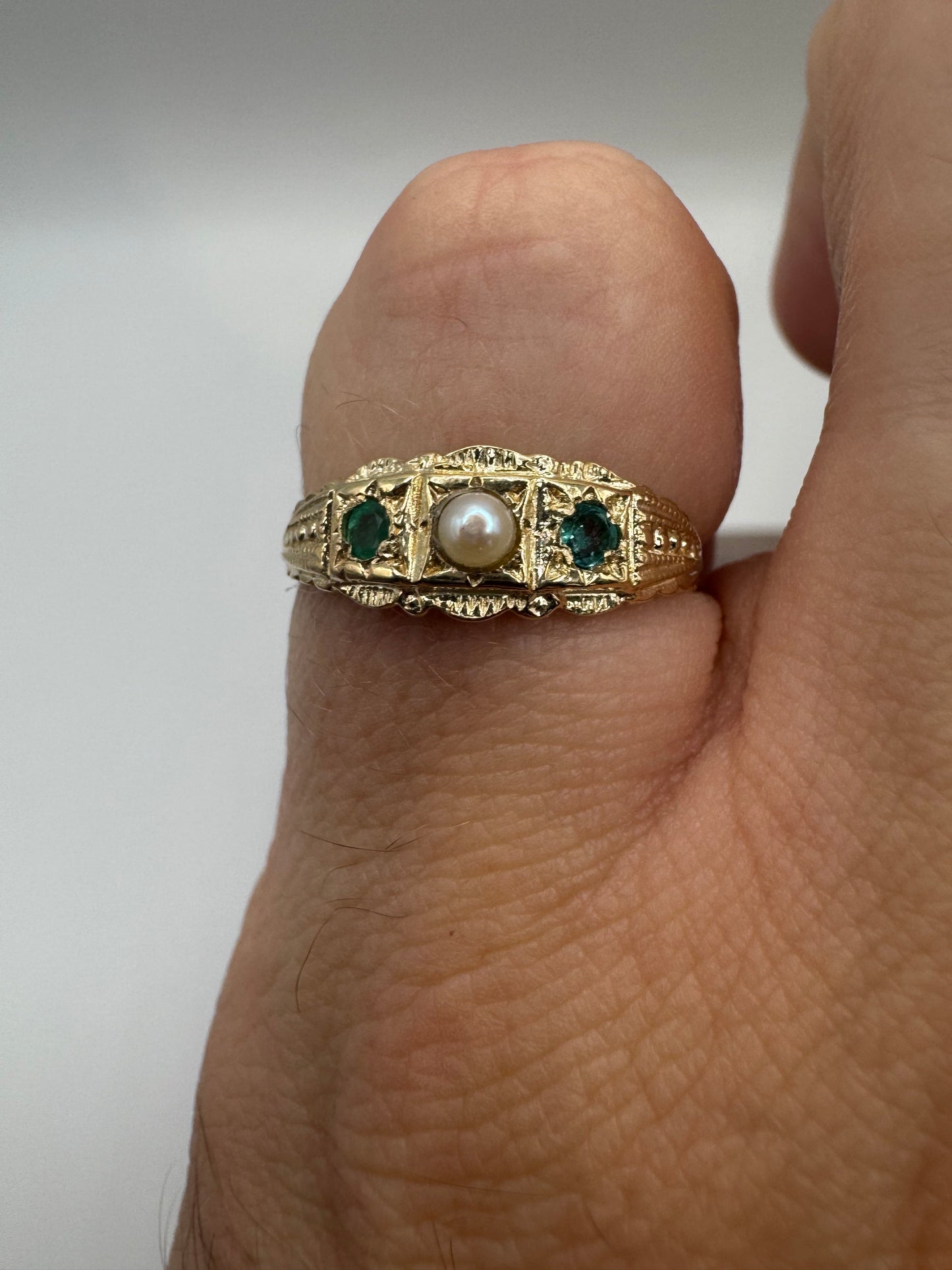 9ct gold emerald and pearl gypsy ring