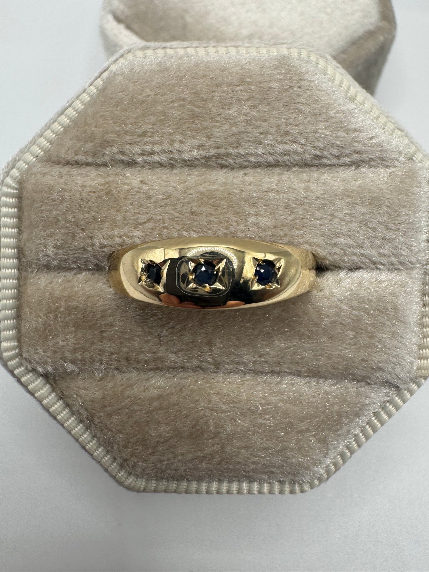 9ct gold sapphire gypsy ring