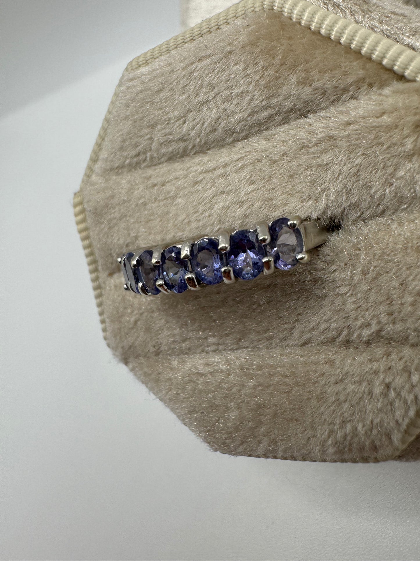 9ct white gold tanzanite ring