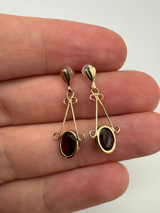 9ct gold garnet earrings