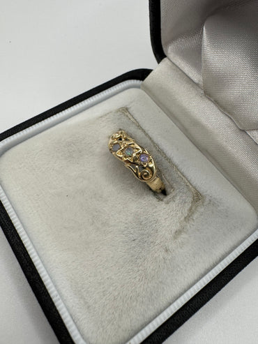 9ct gold 3 stone moonstone gypsy ring