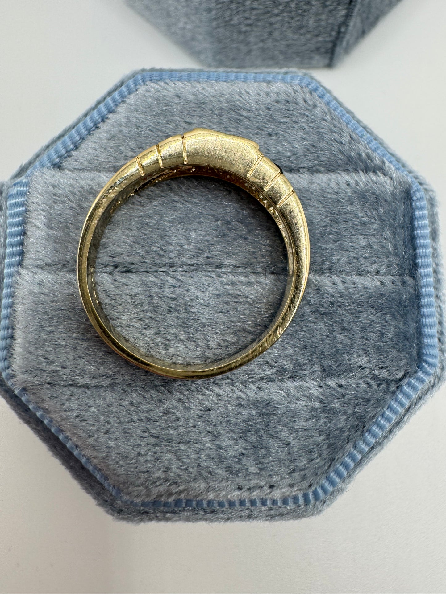 Heavy 9ct gold 7 stone amethyst gypsy ring