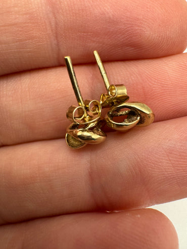 9ct gold knot earrings