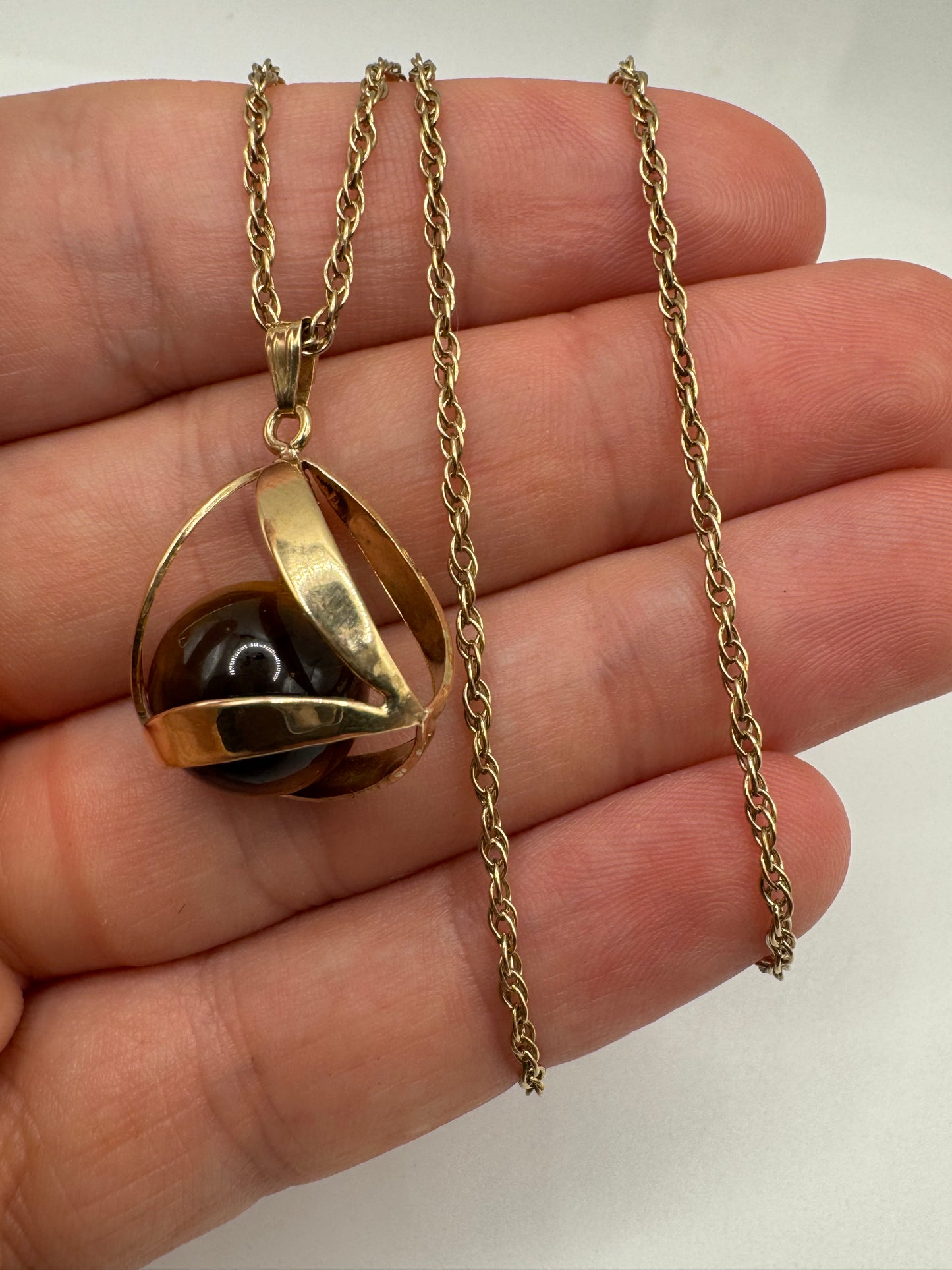 Vintage 9ct gold tigers eye necklace