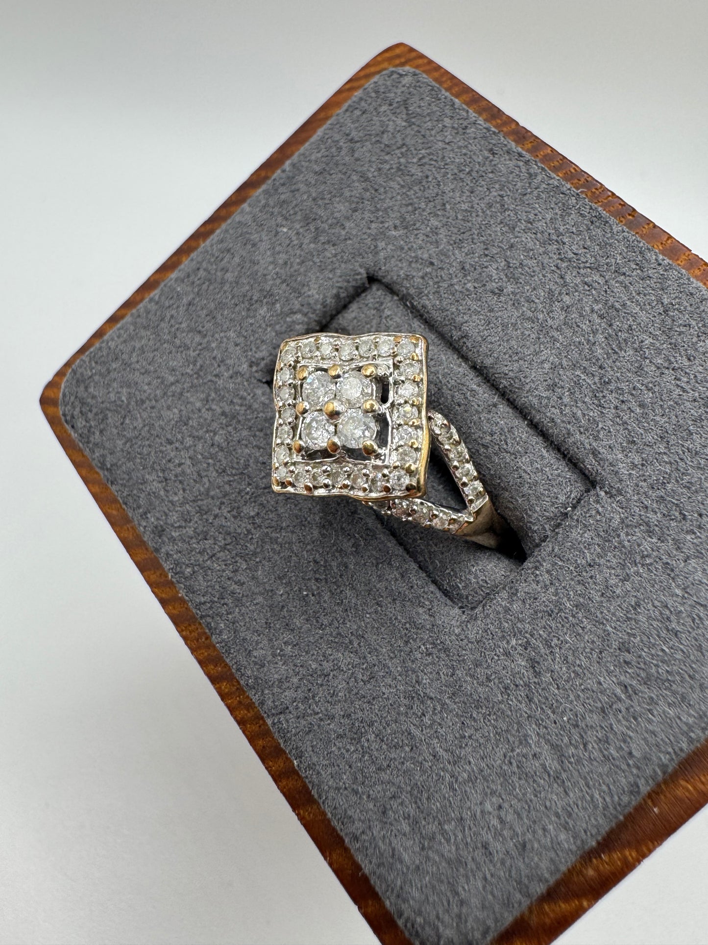 9ct gold diamond ring