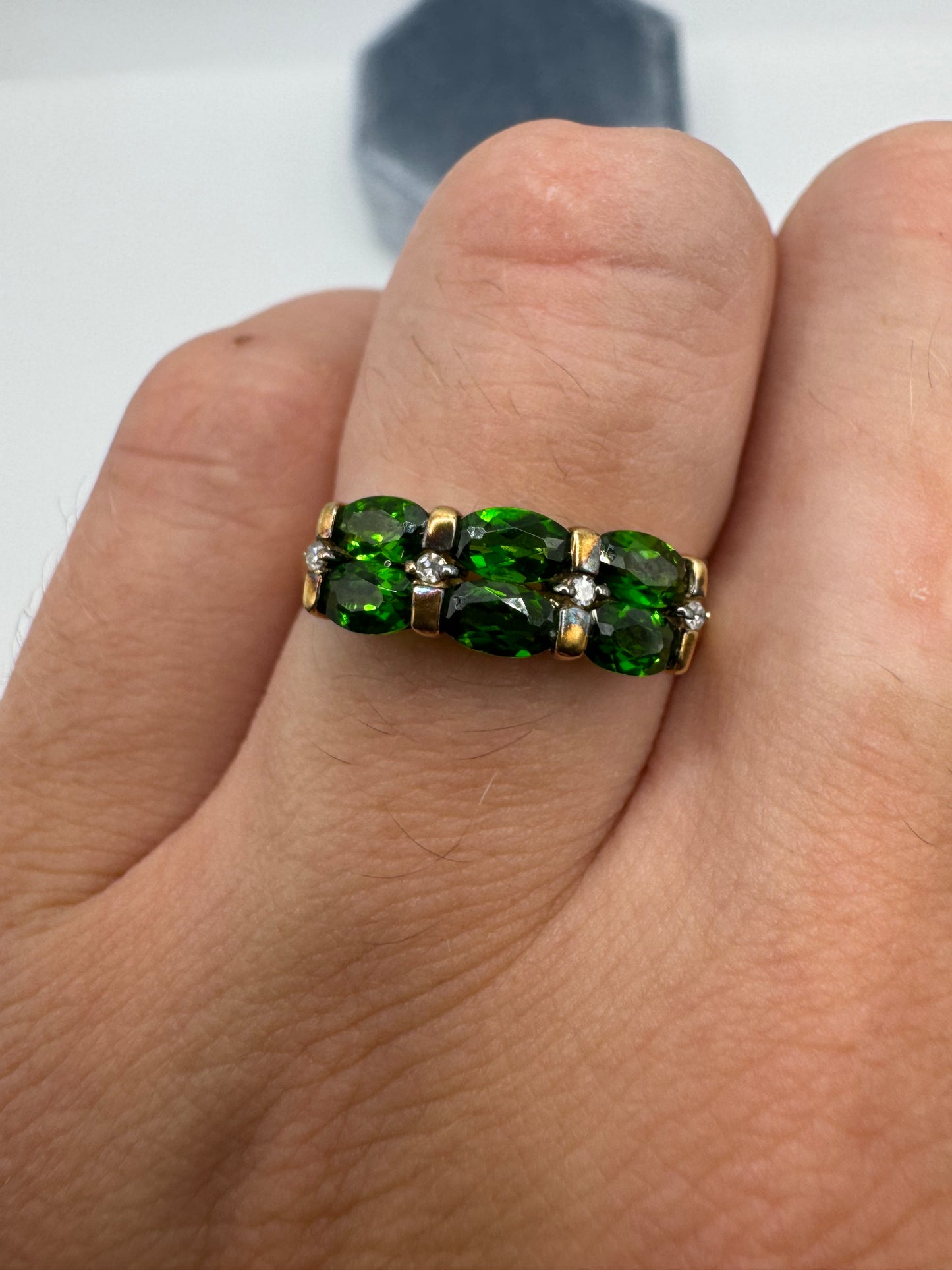 9ct gold diopside and diamond ring