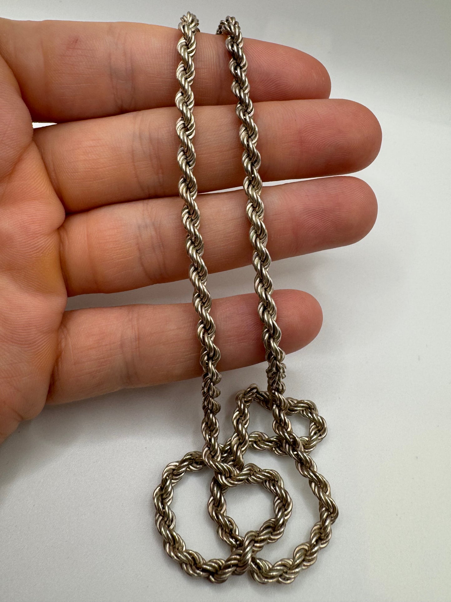 Silver rope chain