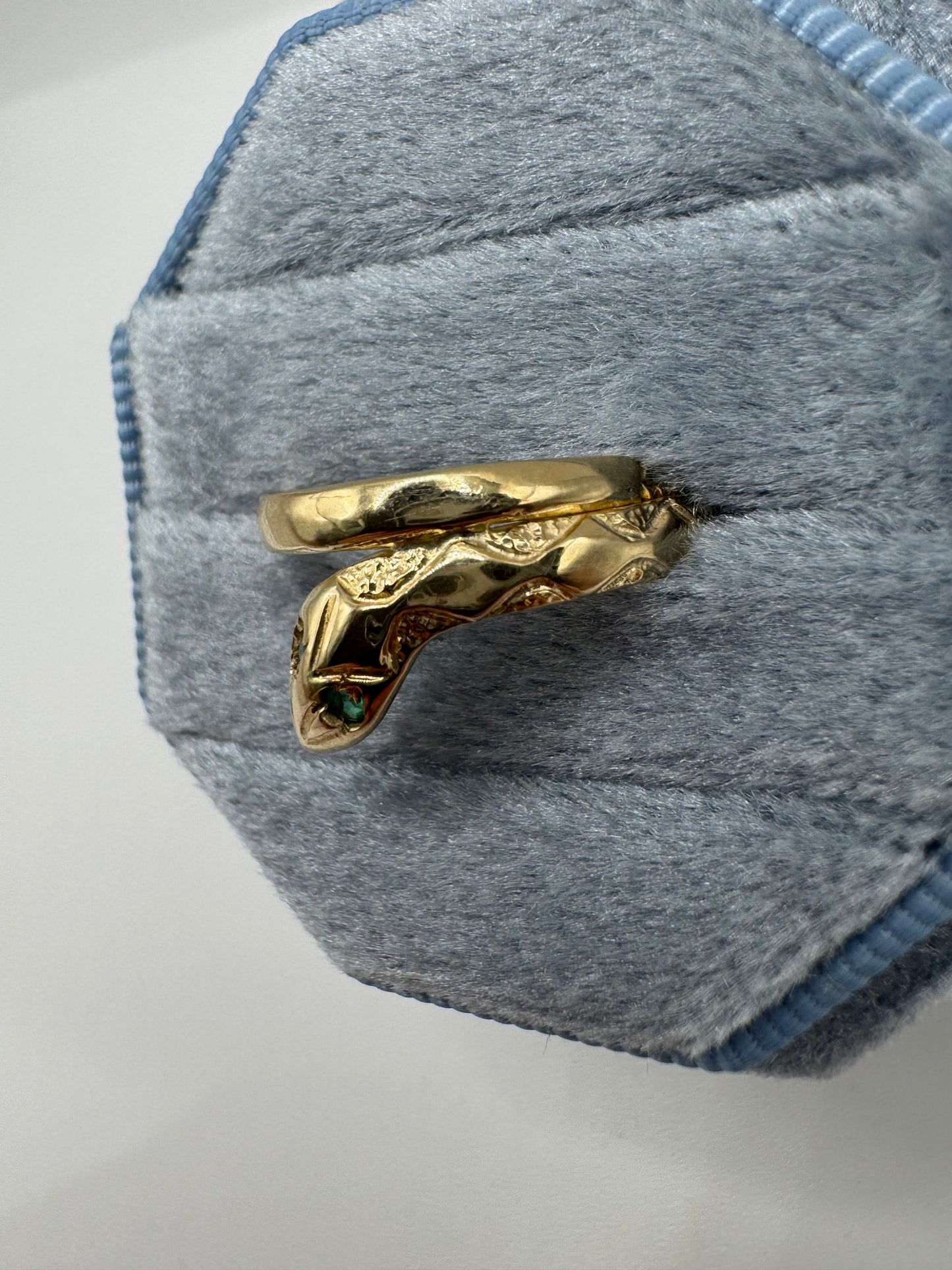 9ct gold emerald snake ring