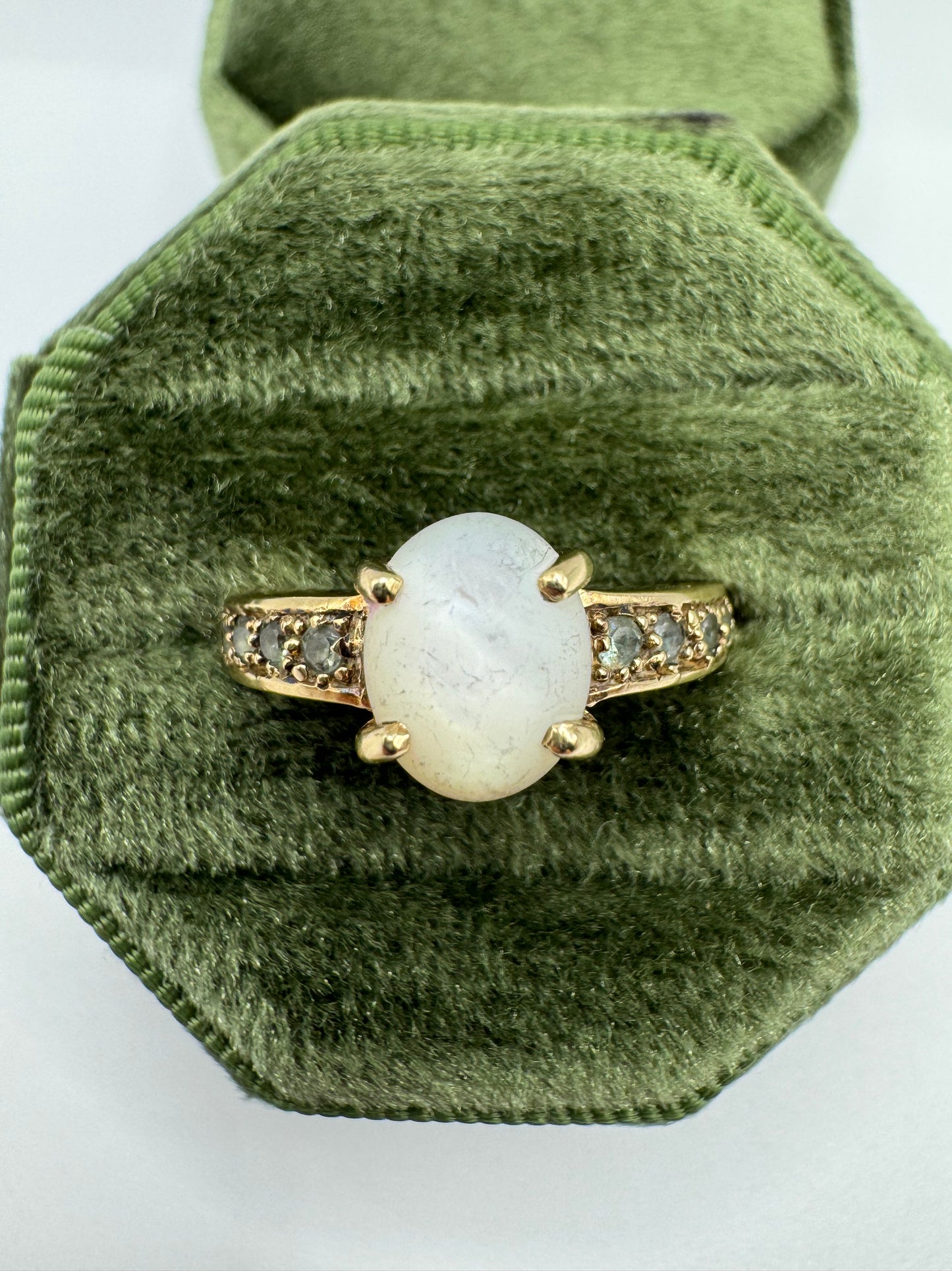 9ct gold mother of pearl and topaz ring