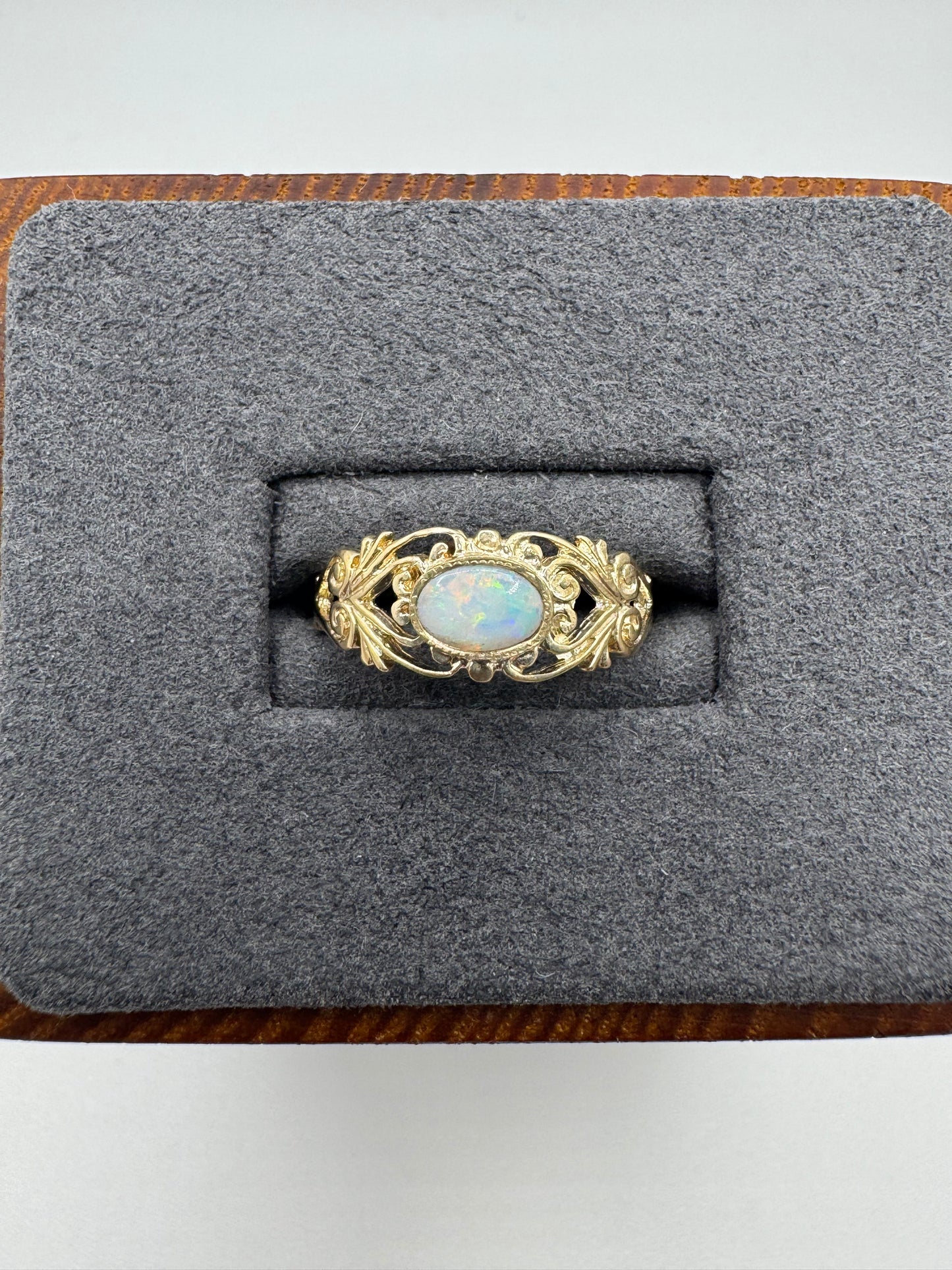 9ct gold opal ring