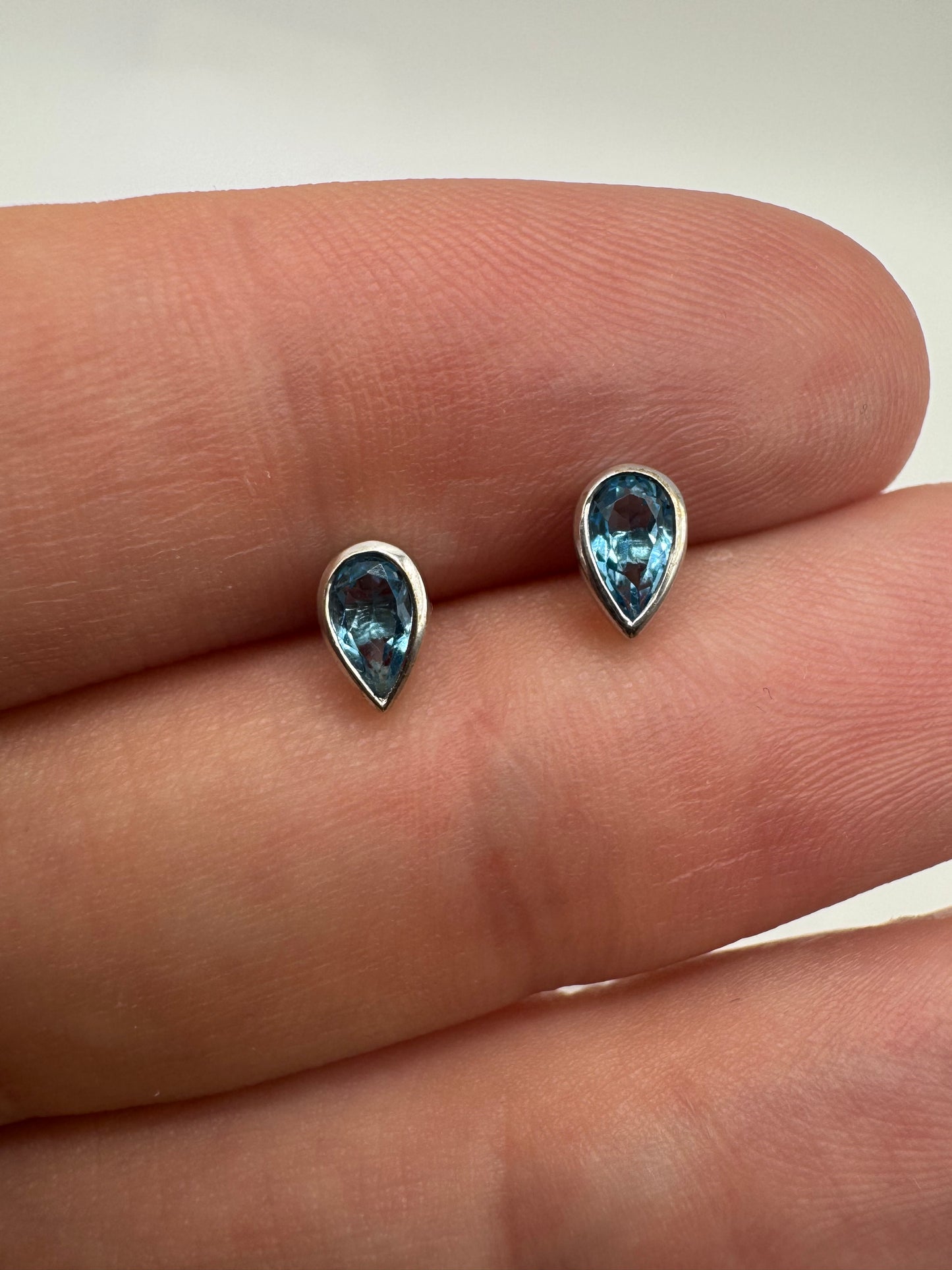 9ct white gold topaz earrings